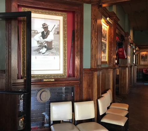 Sam Snead's Oak Grill & Tavern - Savannah, GA