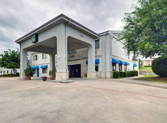 Quality Inn & Suites - Grand Prairie, TX