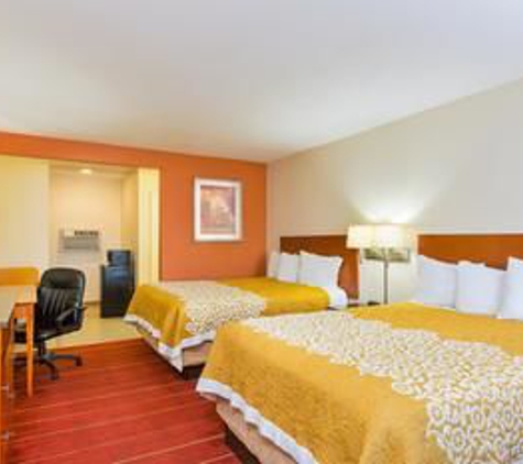 Days Inn by Wyndham San Diego-East/El Cajon - El Cajon, CA