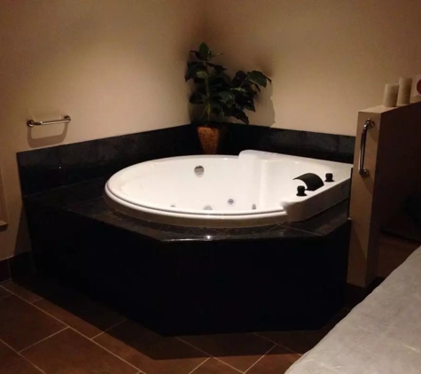 Oakland Springs - Oakland, CA. Standard spa room,tot tubs,sauna,jacuzzi,massage,shower.good for couple.