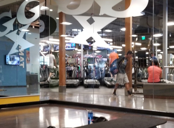 Gold's Gym Anaheim - Anaheim, CA