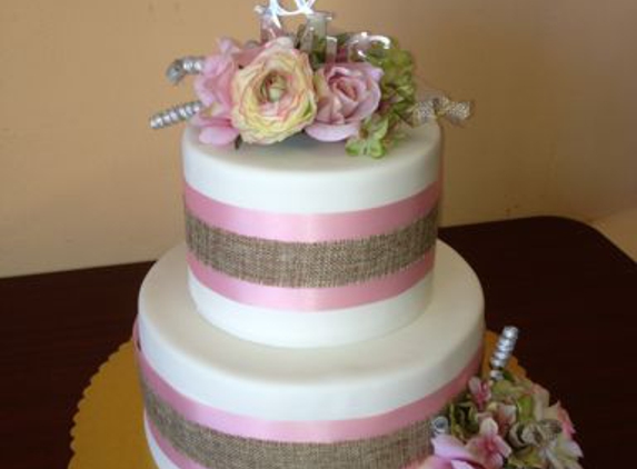 Roscoe Bakery - Canoga Park, CA. Wedding Cake
