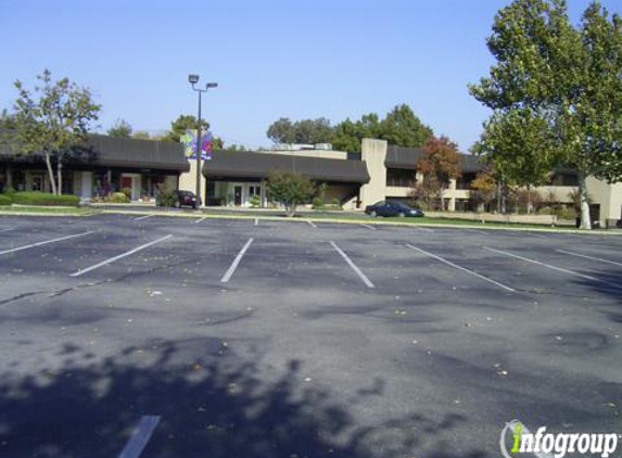 Nichols Hills Plaza Style Shop - Oklahoma City, OK