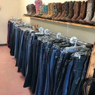 Rockin Rooster Western Resale, LLC - Cleburne, TX. Ladies jeans