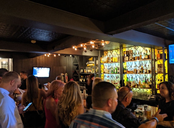 Six Horses Tavern - Aurora, OH