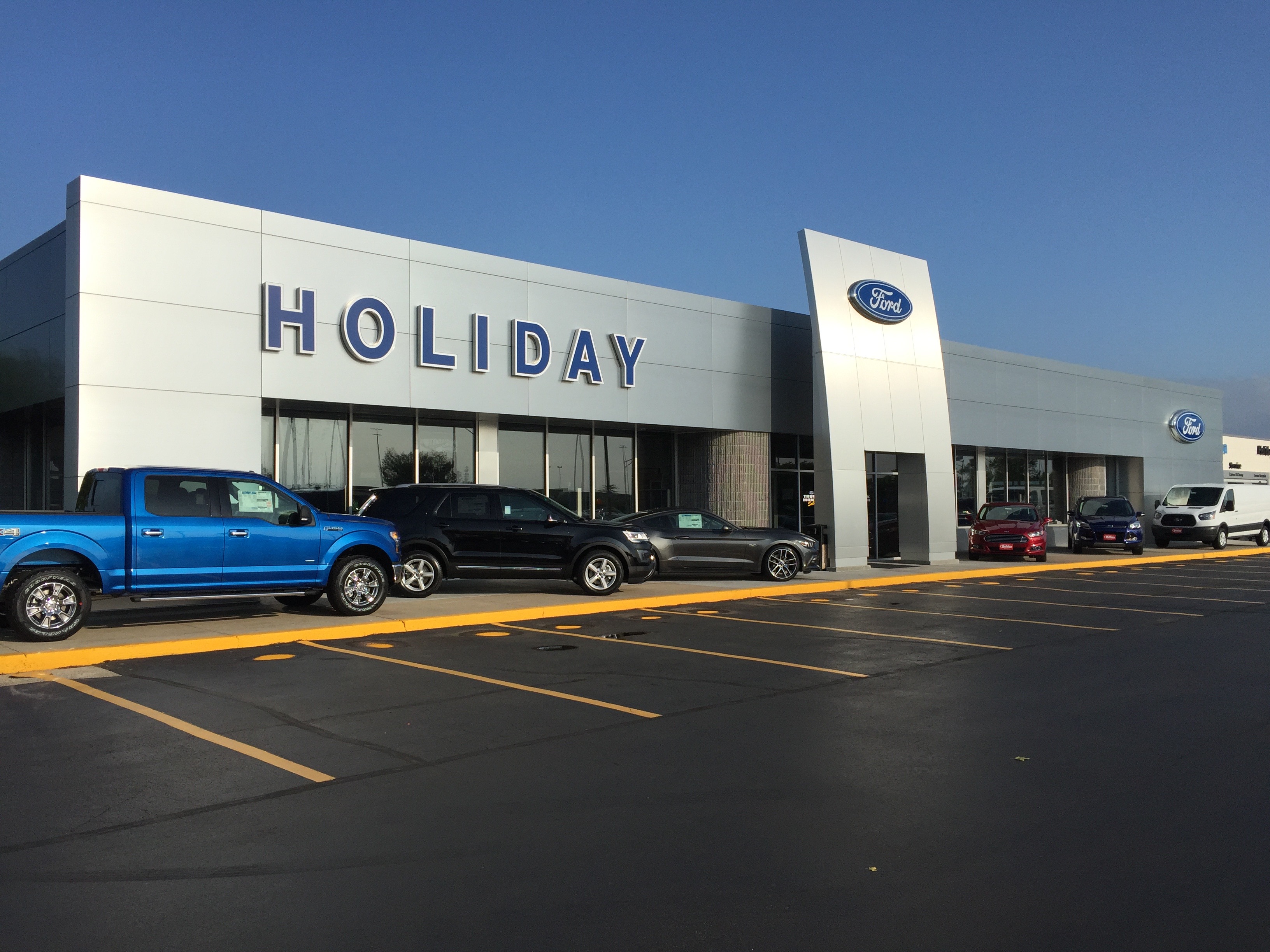 Holiday Ford 390 N Rolling Meadows Dr, Fond Du Lac, WI 54937