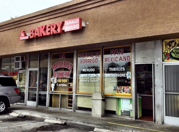La Moderna Bakery - Whittier, CA