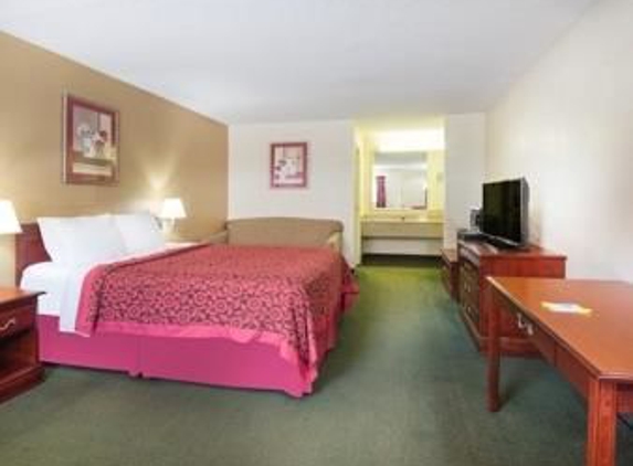 Days Inn by Wyndham Middleburg Heights - Cleveland, OH