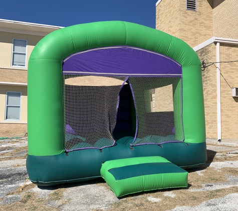 J's. Fun fun fun moon bounce ����