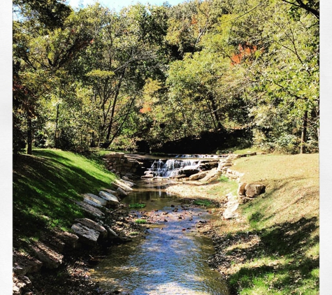 Dogwood Canyon Nature Park - Lampe, MO