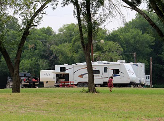 Hidden Valley RV Park - Von Ormy, TX