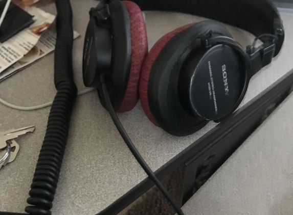 MaximumFix Wireless - Miami, FL. Pro headphone repaired!