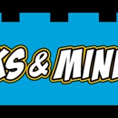 Bricks & Minifigs Amarillo - Toy Stores