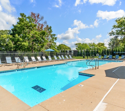 Pelican Cove Apartments - Florissant, MO