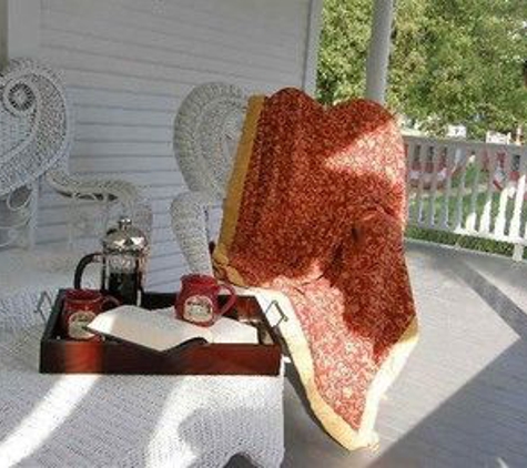 Lindsay House Bed & Breakfast - Manawa, WI