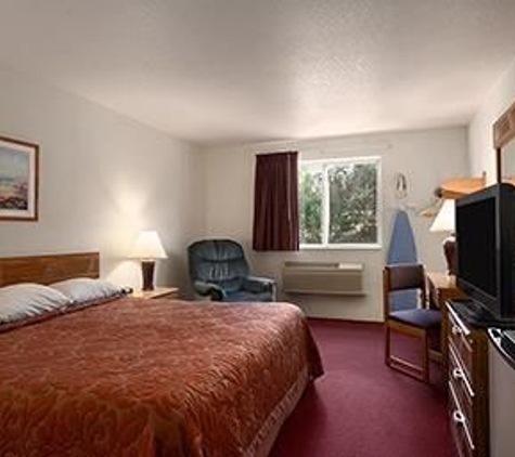 Super 8 by Wyndham Johnstown - Johnstown, PA