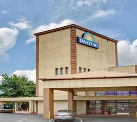 Days Inn - Louisville, KY