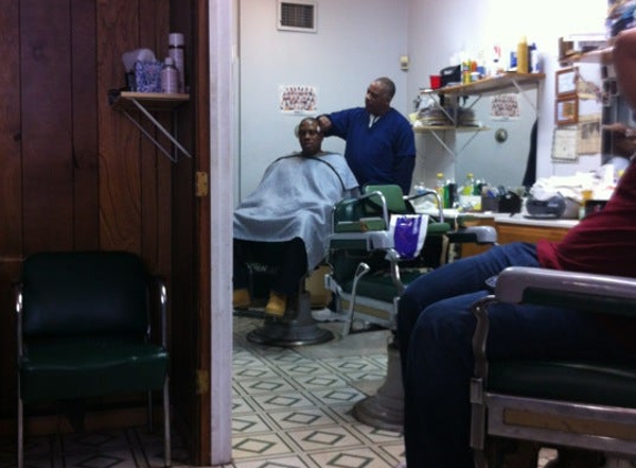 Thoma's Barber Shop - Kansas City, MO