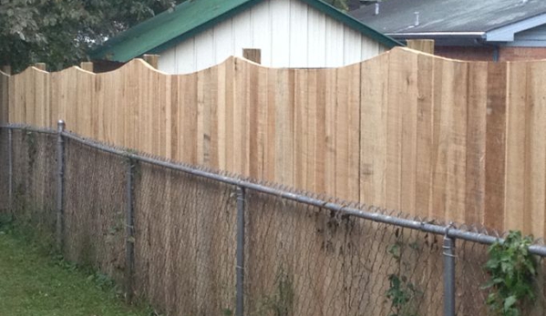 Matt Davidson Fencing - Hopkinsville, KY. Front%20side%20of%20custom%206%20ft%20made%20with%203%20inch%20swoops%20from%20post%20to%20post