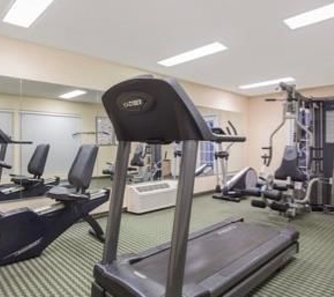 Baymont Inn & Suites - Warner Robins, GA