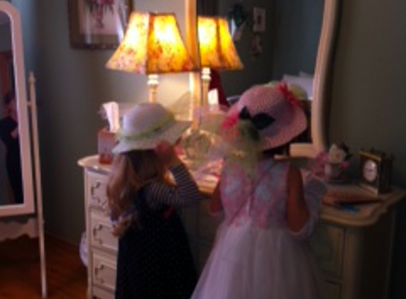 Little Ladies and Lace Tea Parlor - Holts Summit, MO