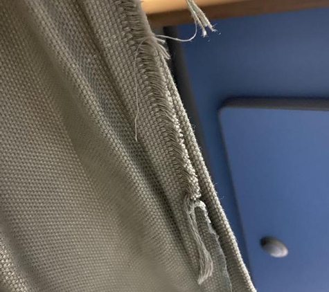 Camperman Australia - Coburg North, VIC. Smelly, Shabby curtains