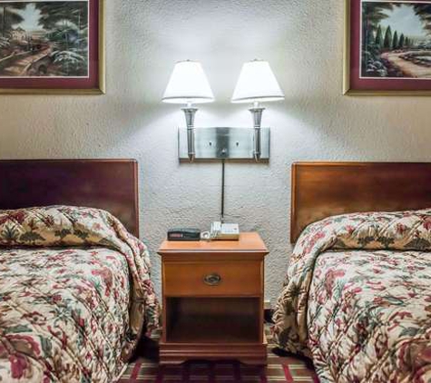 Econo Lodge - Tallahassee, FL