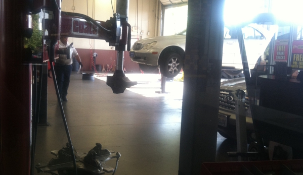 Les Schwab Tires - Roseville, CA. Clean shop!