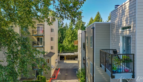 West Mall Place Apartment Homes - Everett, WA