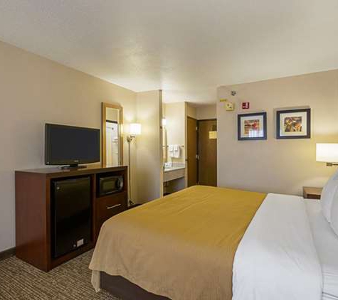 Comfort Inn - Waverly IA Hotel - Waverly, IA