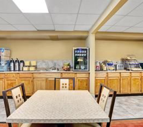 Days Inn by Wyndham Louisville Airport Fair and Expo Center - Louisville, KY