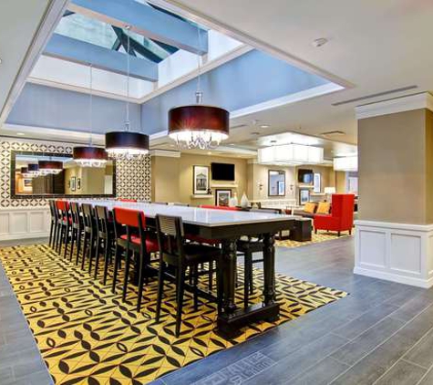 Hampton Inn & Suites Cincinnati-Downtown - Cincinnati, OH