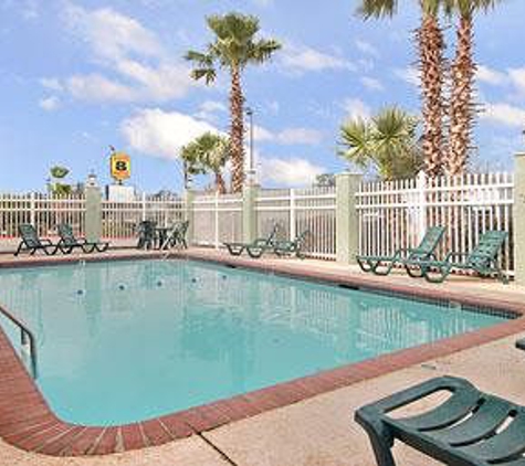 Super 8 by Wyndham Lake Charles/Sulphur - Lake Charles, LA