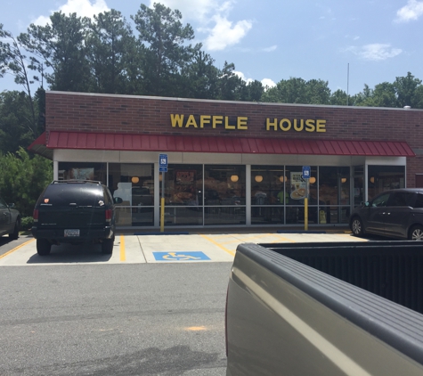 Waffle House - Dallas, GA. Lot view.