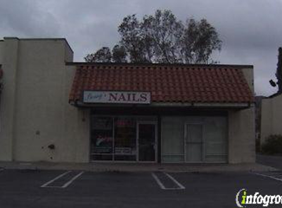 Helens Nails and Spa - Poway, CA