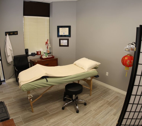 Four Seasons Acupuncture - Sun City, AZ. Exam room