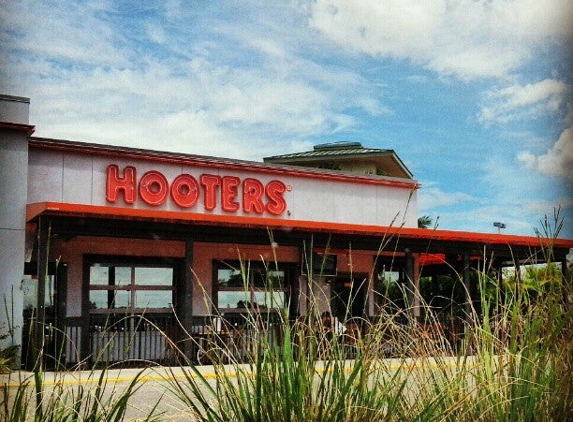 Hooters - Saint Petersburg, FL