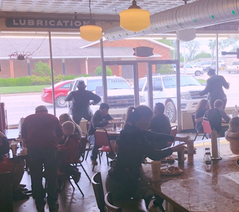 Pizza Peddlers - Noble, OK. Another busy lunch at Pizza Peddlers!