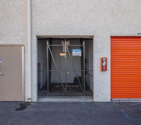 Public Storage - Costa Mesa, CA