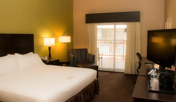 Holiday Inn Express & Suites Saginaw - Saginaw, MI