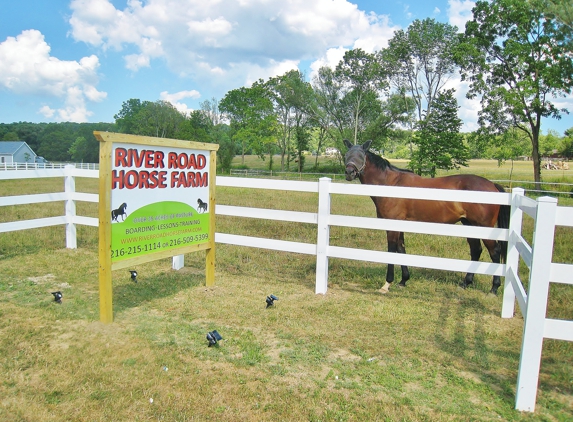 River Road Horse Farm - Hinckley, OH