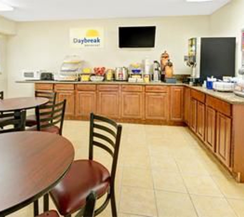 Days Inn by Wyndham Overland Park/Metcalf/Convention Center - Overland Park, KS