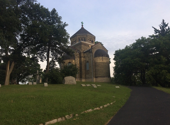 Calvary Cemetery & Mausoleum - Milwaukee, WI