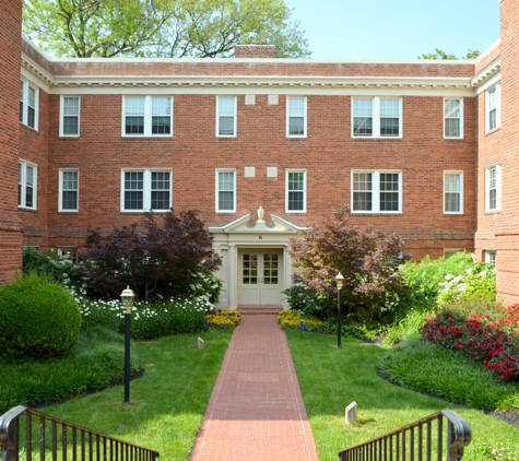 Manor House Apartments - Alexandria, VA