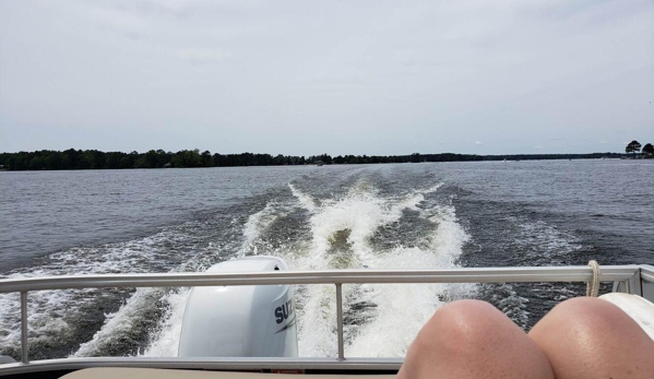 Lazy Waves Pontoon Rentals and Water Sports - Gilbert, SC