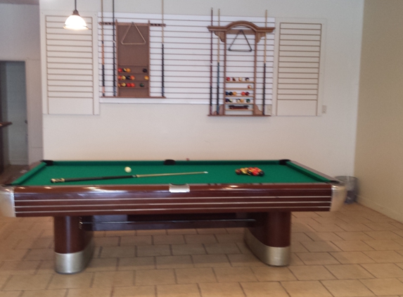 A -Aaa Pool Table Repair - East Peoria, IL. 1948 Brunswick anniversary...compcompletely restored...artimis cushions