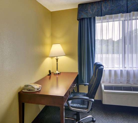 Quality Inn & Suites - Grand Prairie, TX