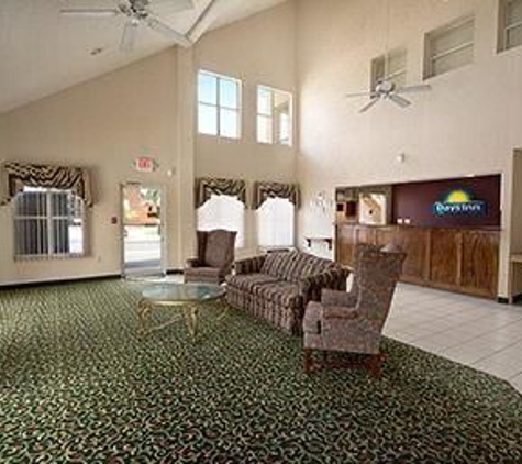 Days Inn by Wyndham Alma - Alma, GA