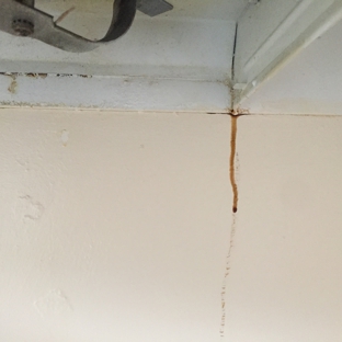 Altamonte Villa Apartments - Altamonte Springs, FL. Grease drips above stove