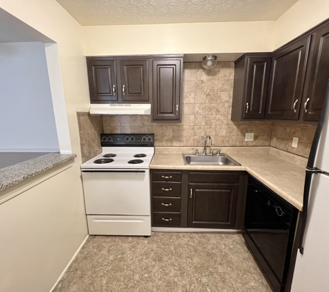 Countrybrook Apartments LLC - Louisville, KY. 1 Bed New Granite